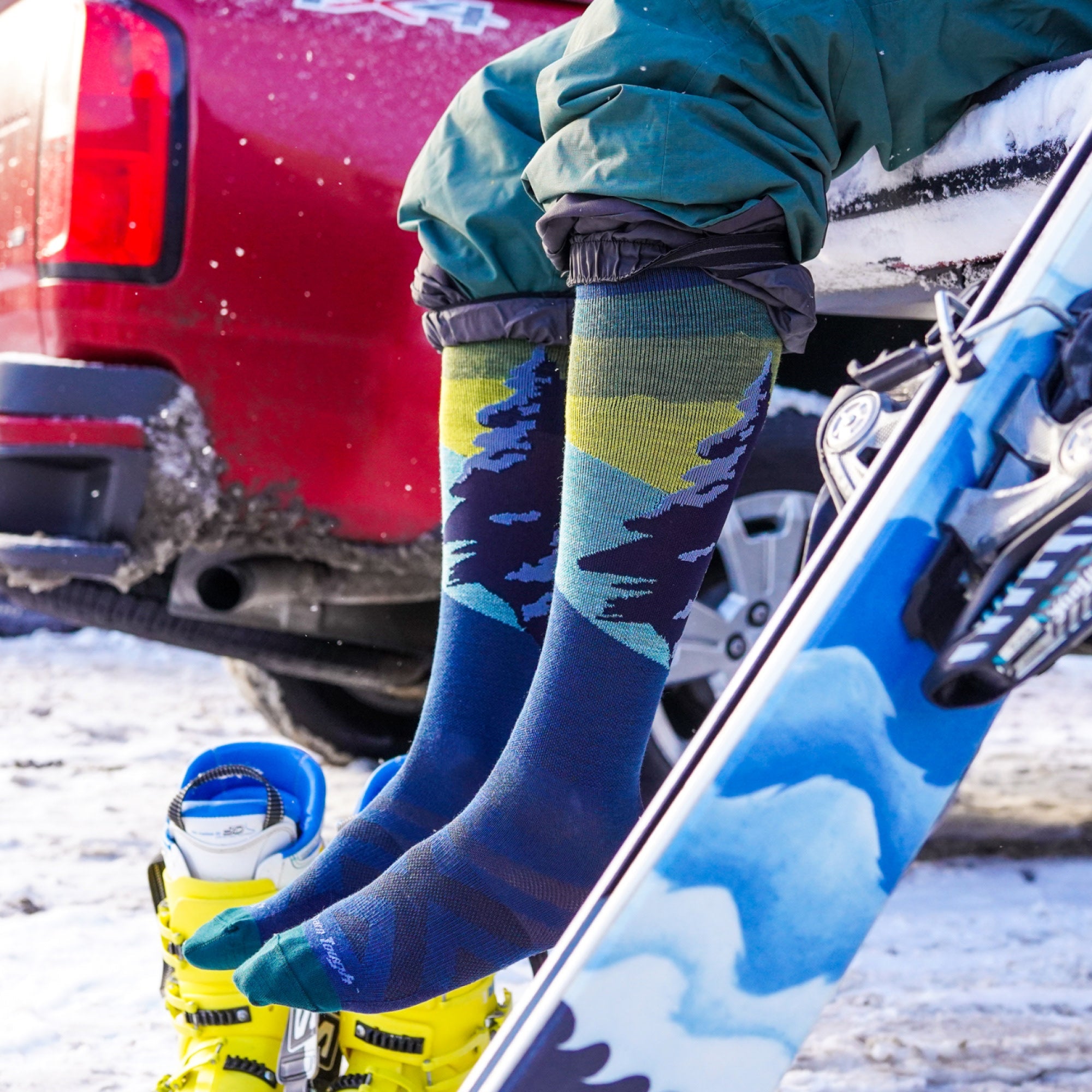 Darn Tough Merino Wool Men's Solstice Over-the-Calf Lightweight Ski & Snowboard Socks - Image 10