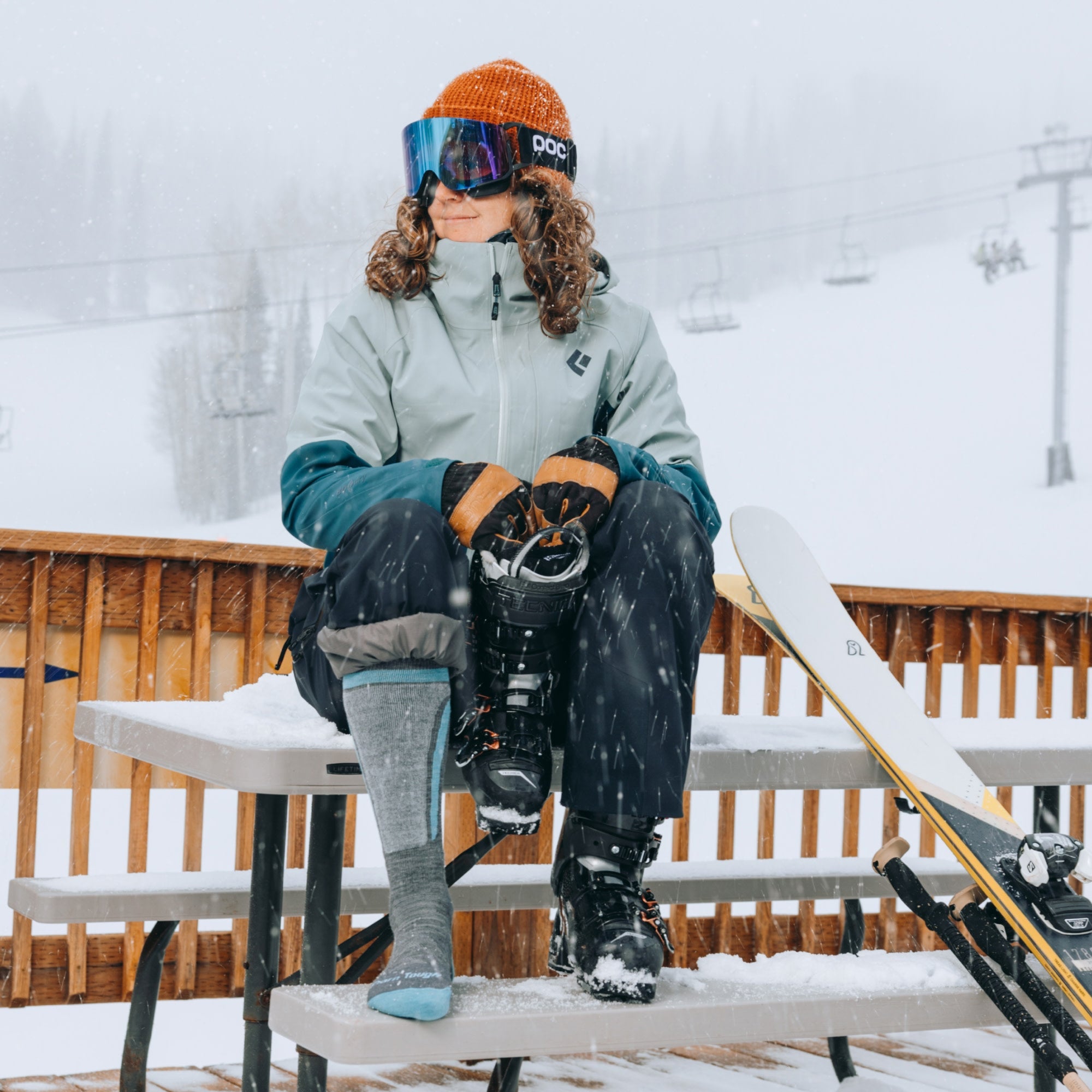 Darn Tough Merino Wool Women's Edge Over-the-Calf Midweight Ski & Snowboard Socks - Image 3