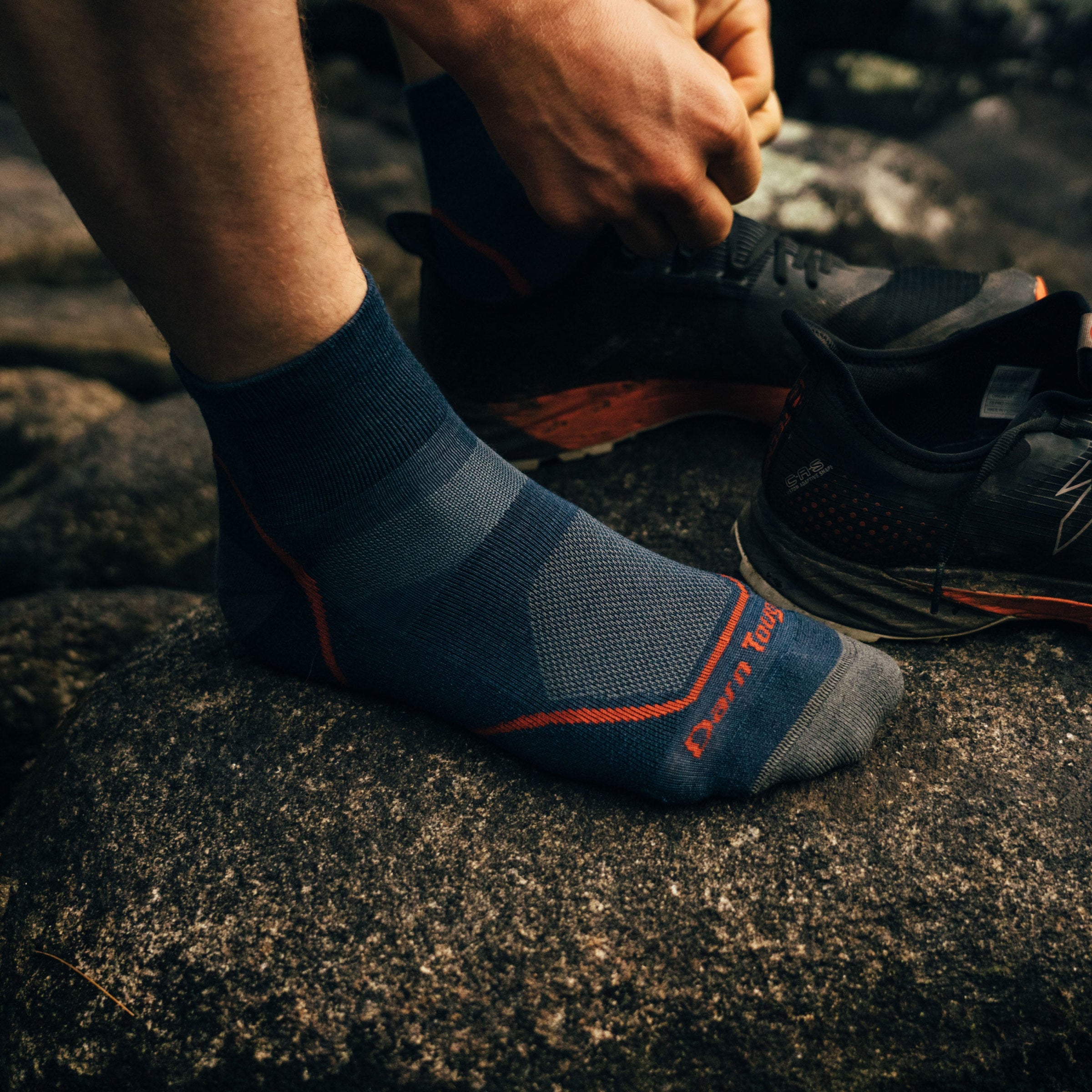 Darn Tough Merino Wool Men's Light Hiker Quarter Lightweight Hiking Socks - Image 4
