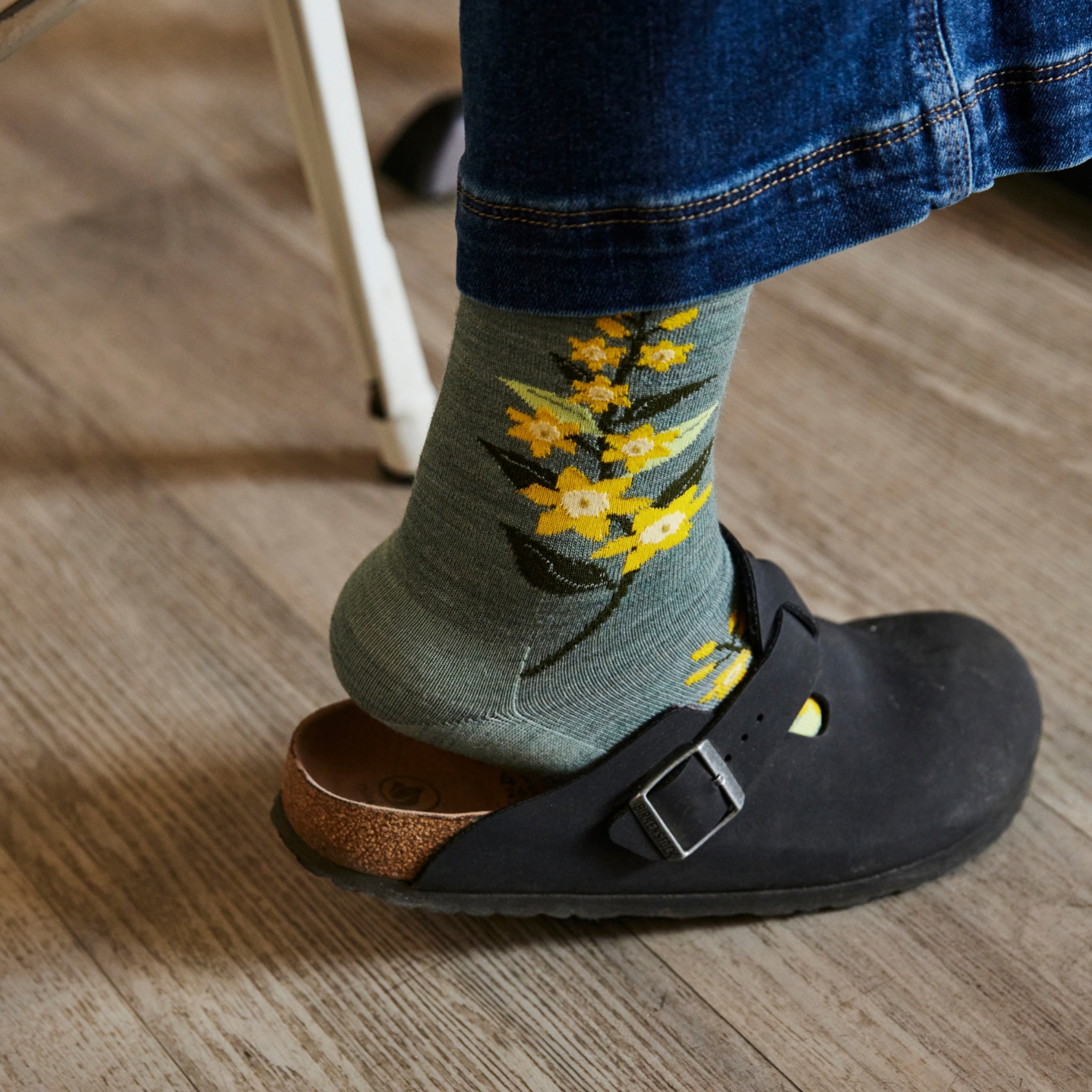 Darn Tough Merino Wool Women's Blossom Crew Lightweight Lifestyle Socks - Image 10