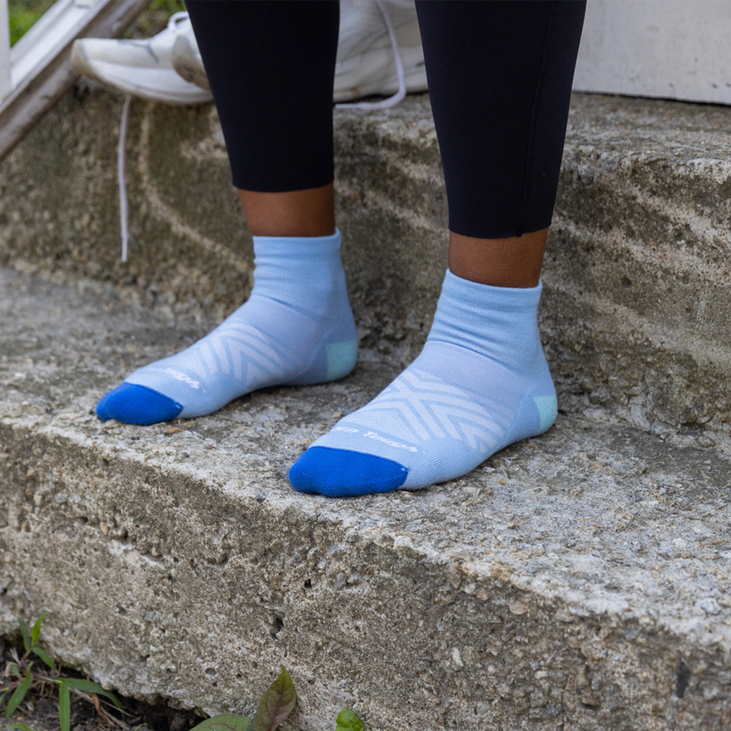 Darn Tough Merino Wool Women's Run Quarter Cushioned Ultra-Lightweight Running Socks - Image 7