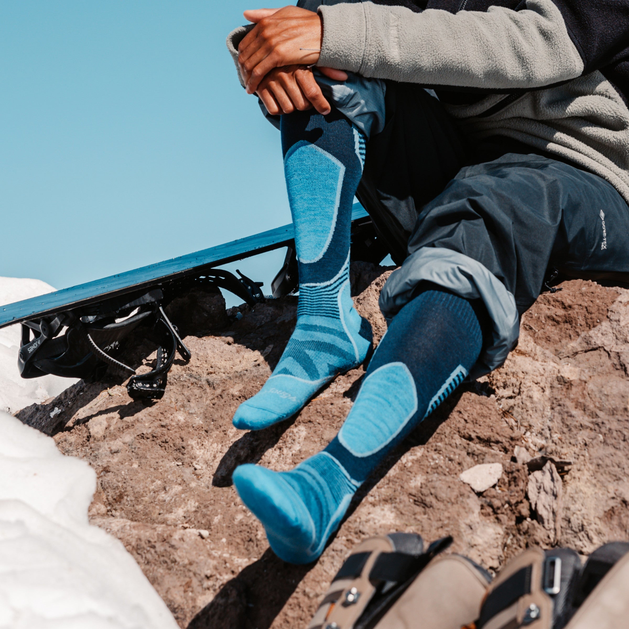 Darn Tough Merino Wool Men's Outer Limits Over-the-Calf Lightweight Ski & Snowboard Socks - Image 3