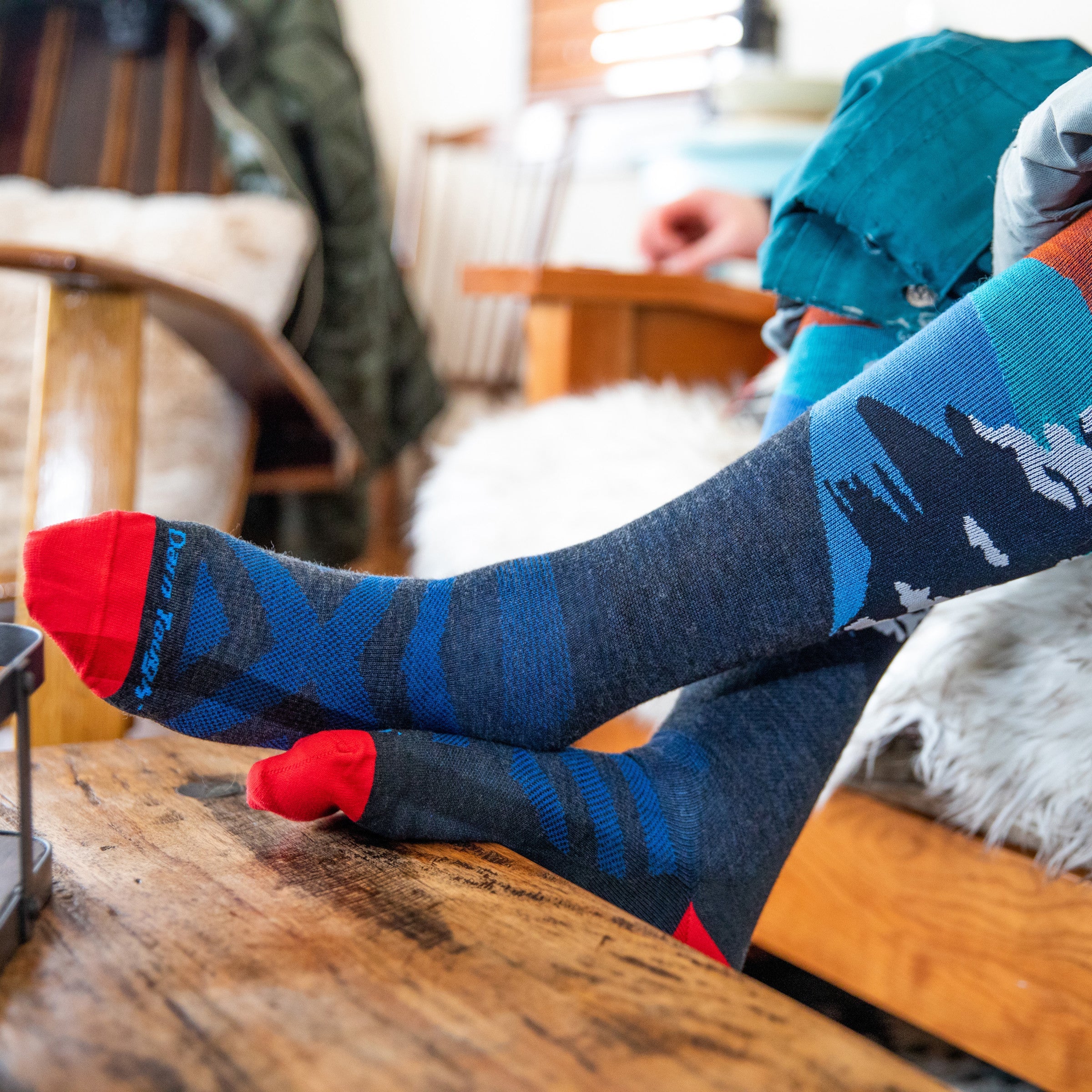 Darn Tough Merino Wool Men's Solstice Over-the-Calf Lightweight Ski & Snowboard Socks - Image 4