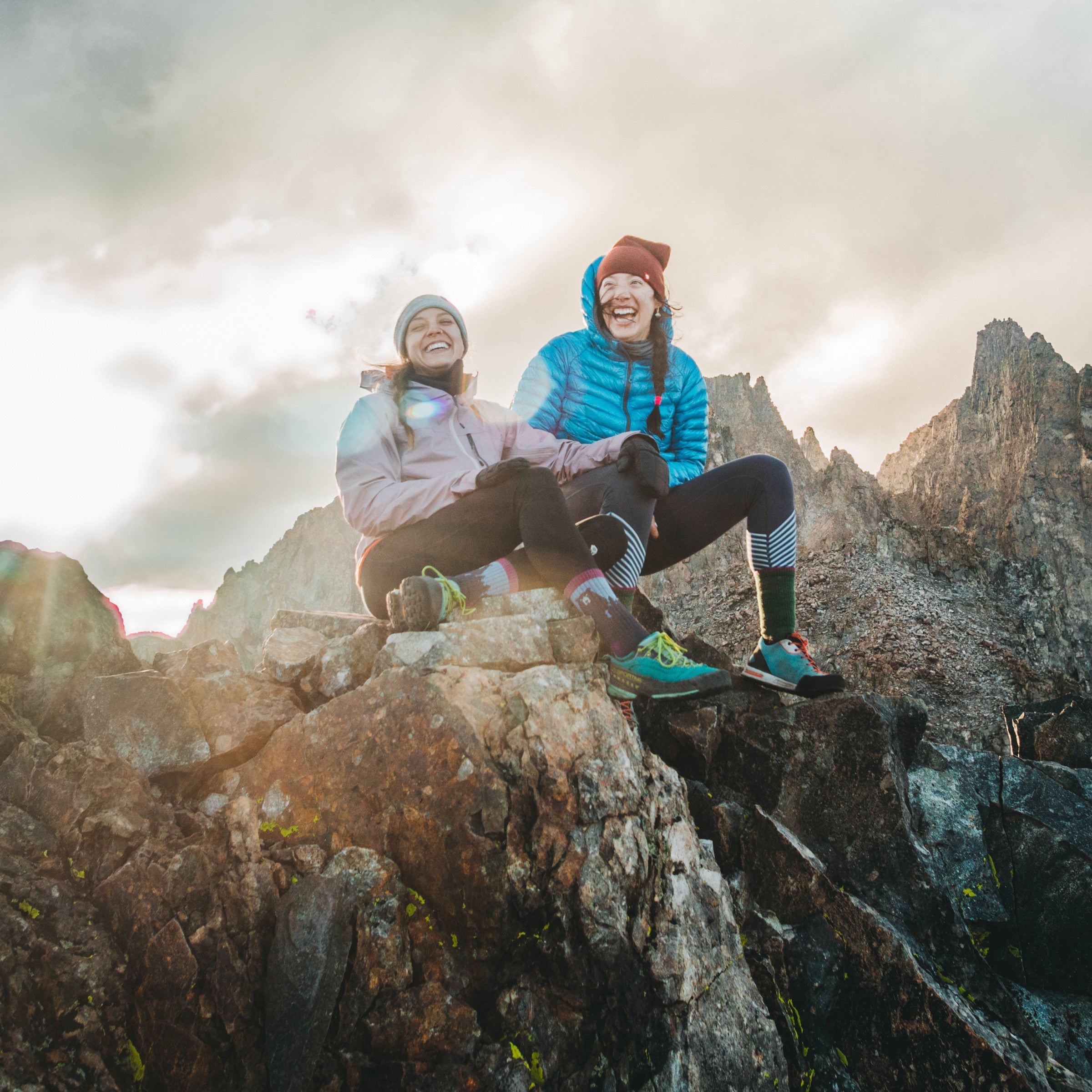 Darn Tough Merino Socks Women's Bear Town Micro Crew Lightweight Hiking Socks - Image 12