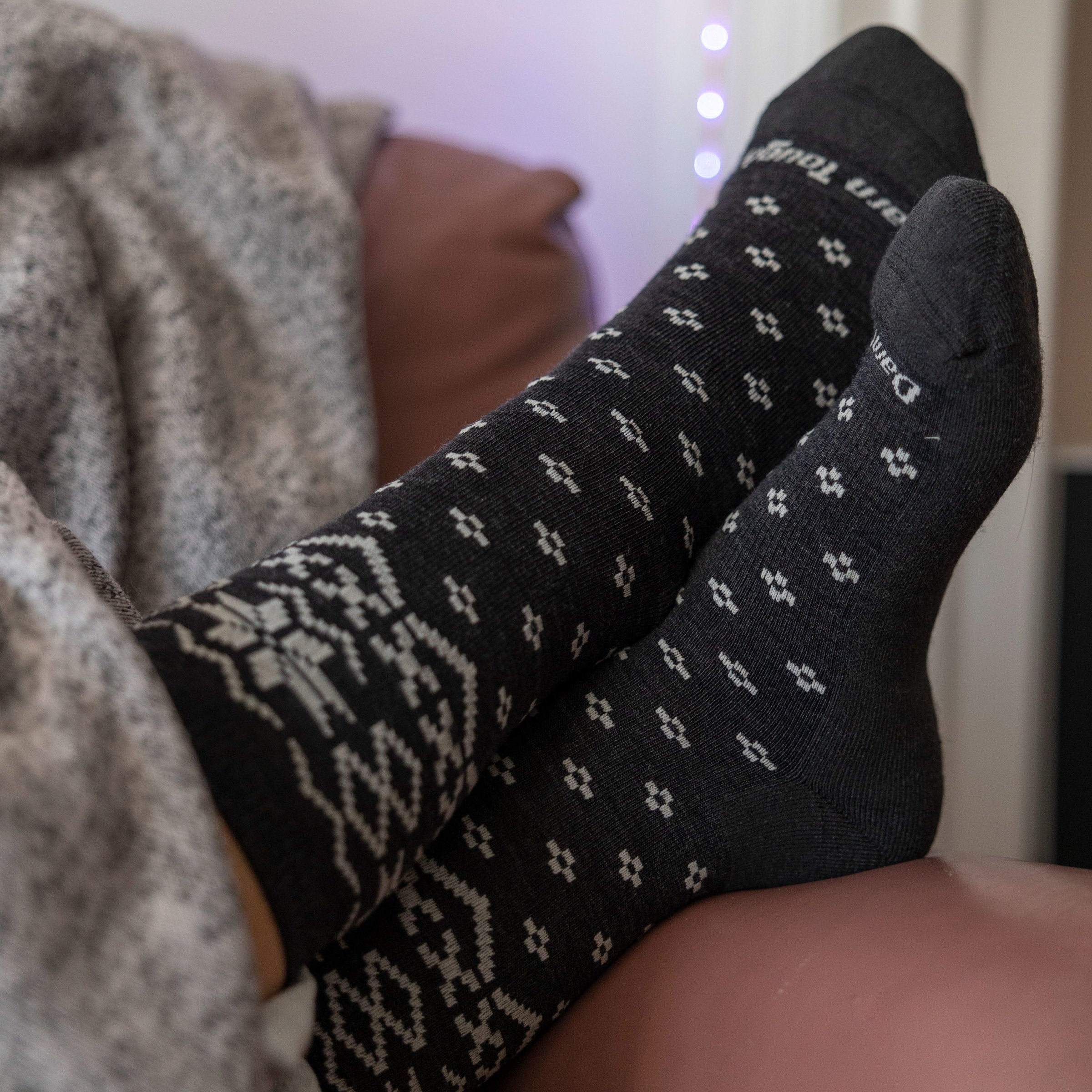 Darn Tough Merino Wool Women's Shetland Crew Lightweight Lifestyle Socks - Image 4