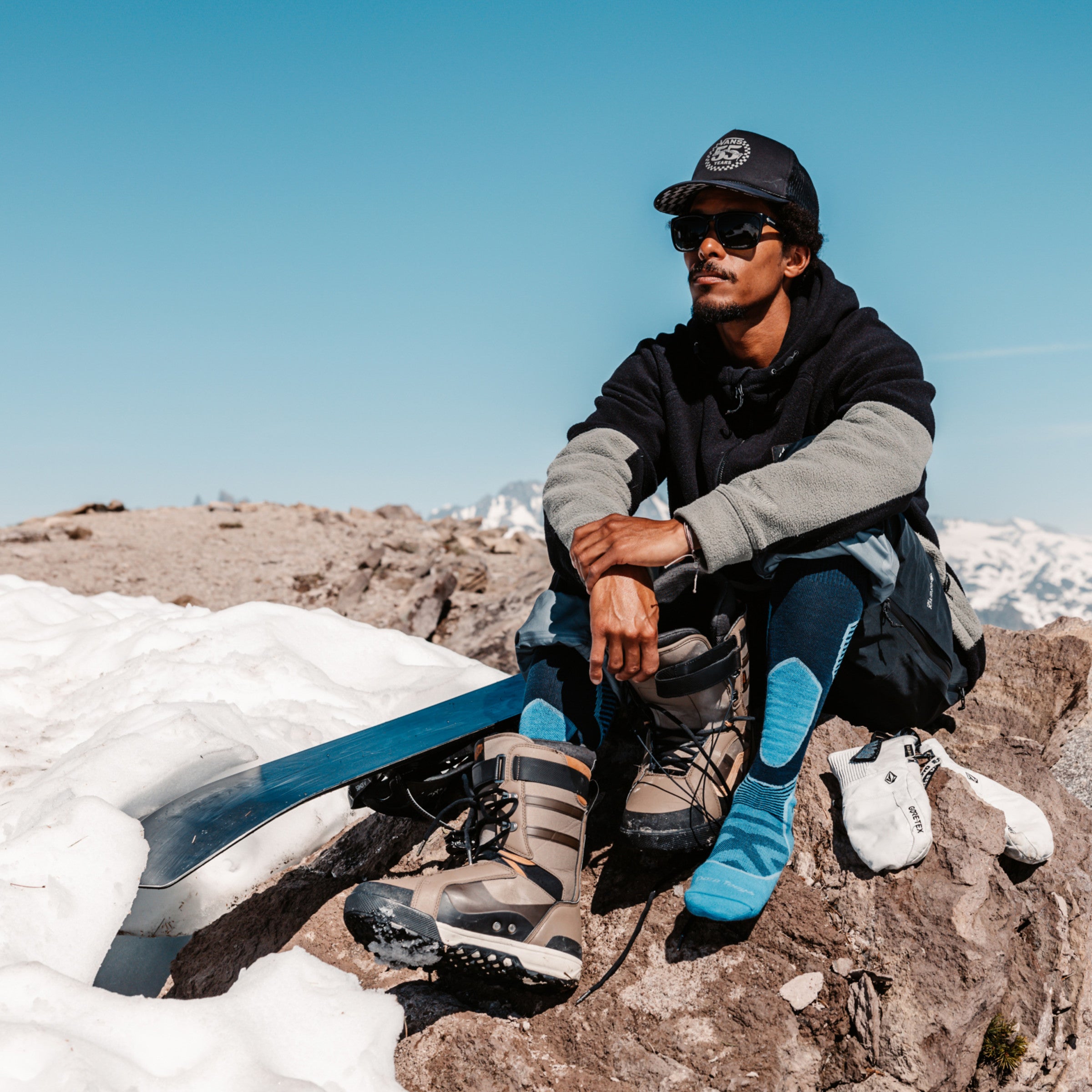Darn Tough Merino Wool Men's Outer Limits Over-the-Calf Lightweight Ski & Snowboard Socks - Image 4