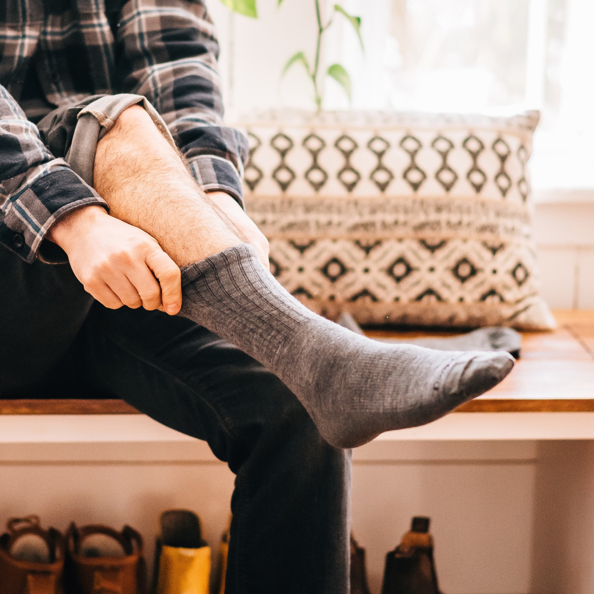 Darn Tough Merino Wool Men's The Standard Crew Cushioned Lightweight Lifestyle Socks - Image 5