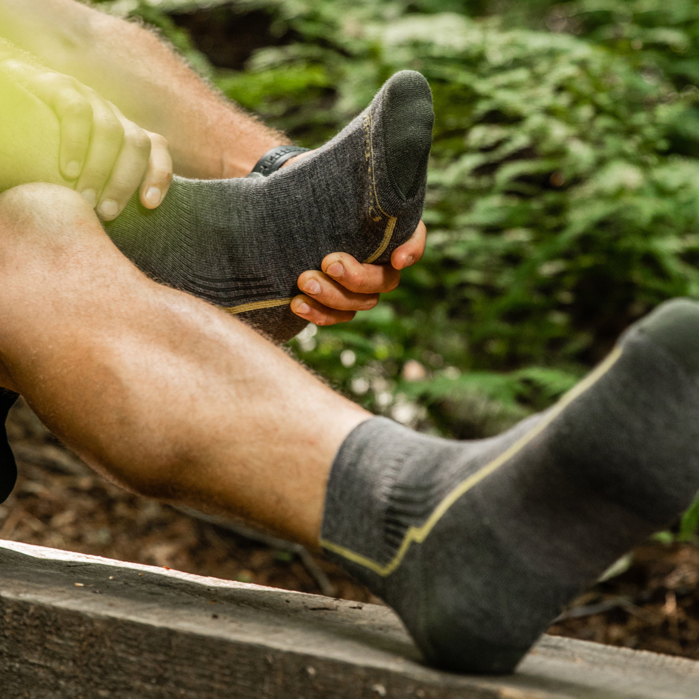 Darn Tough Merino Wool Men's Hiker Quarter Midweight Hiking Socks - Image 3