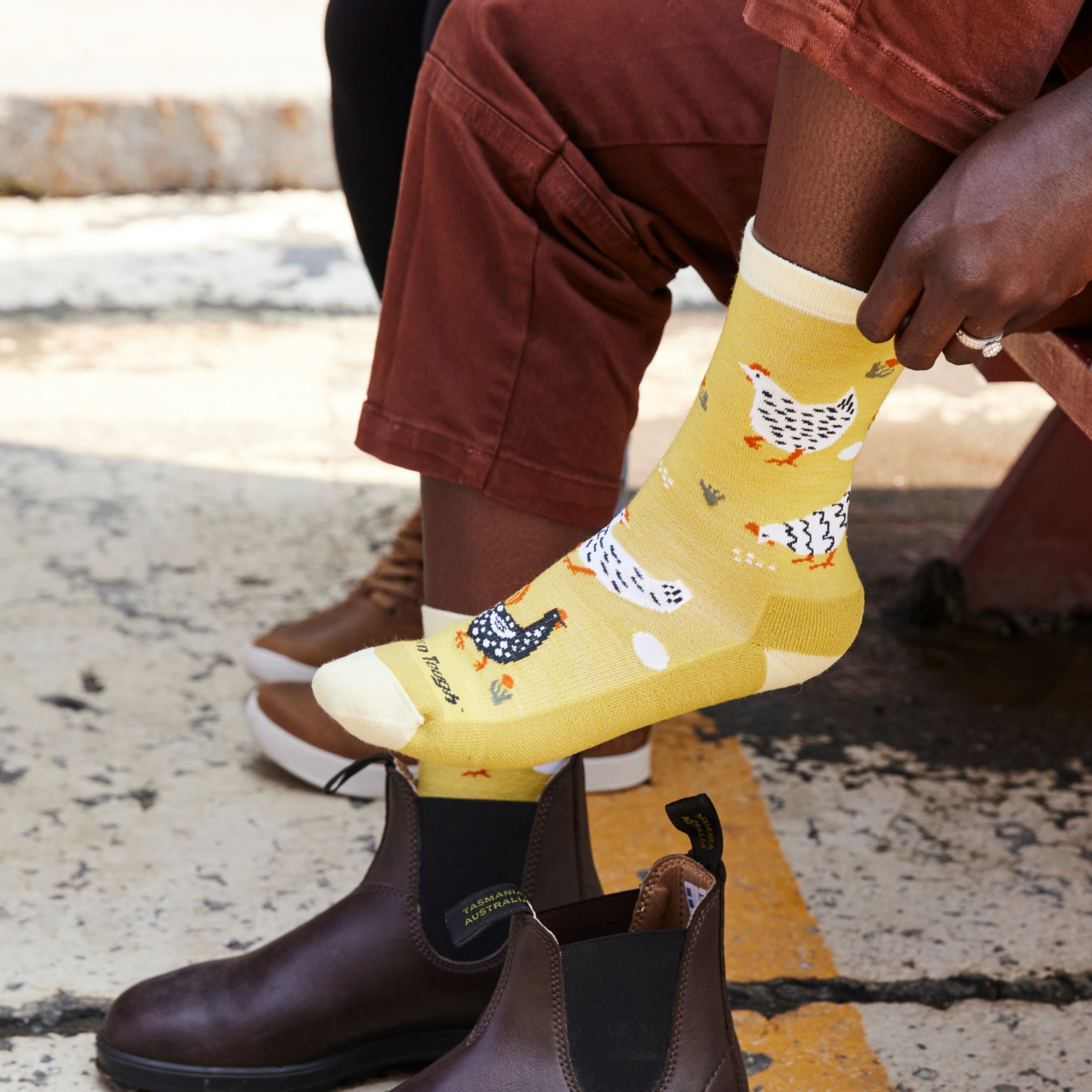 Darn Tough Merino Wool Women's Mother Clucker Crew Lightweight Lifestyle Socks - Image 3