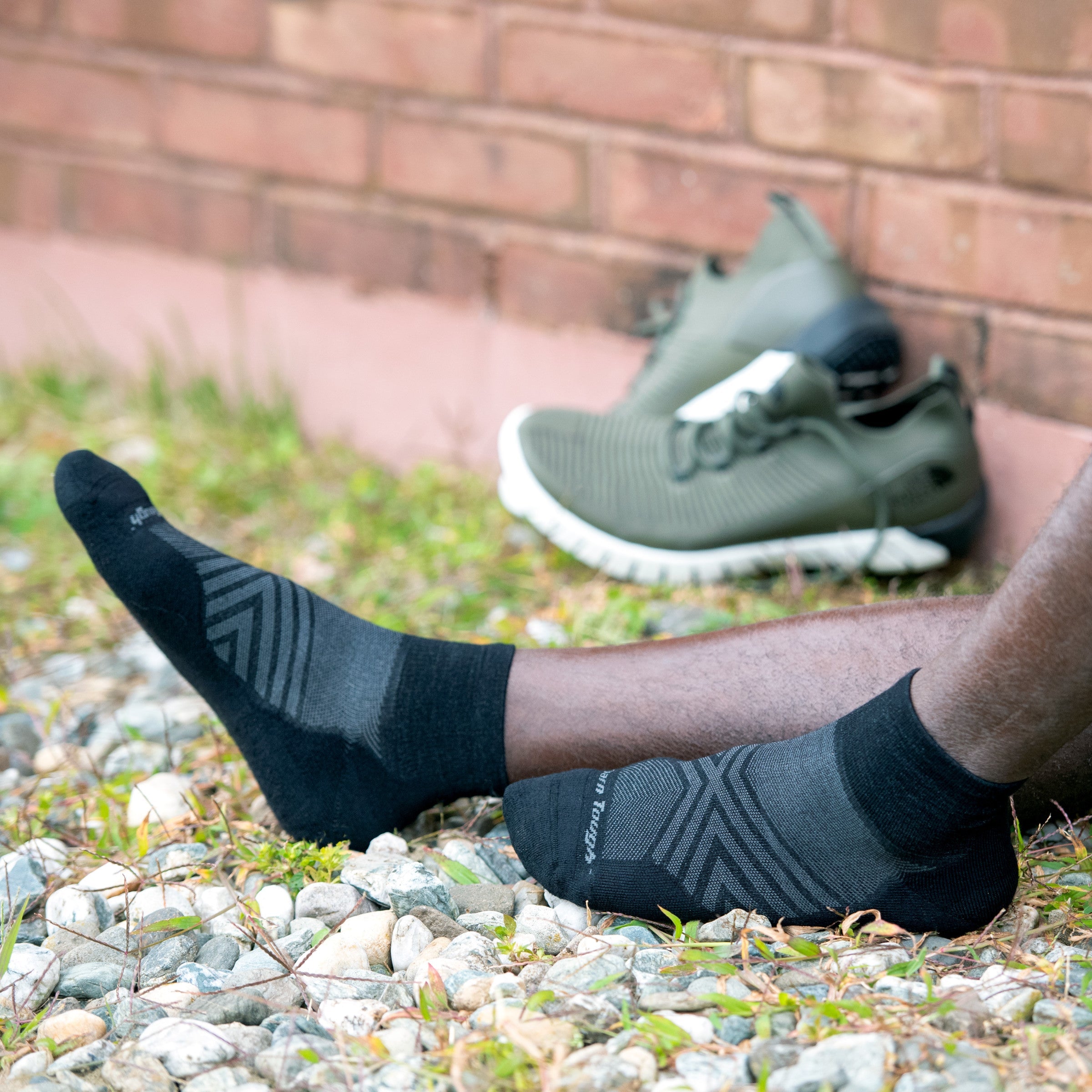 Darn Tough Merino Wool Men's Run Quarter Ultra-Lightweight Running Socks - Image 10