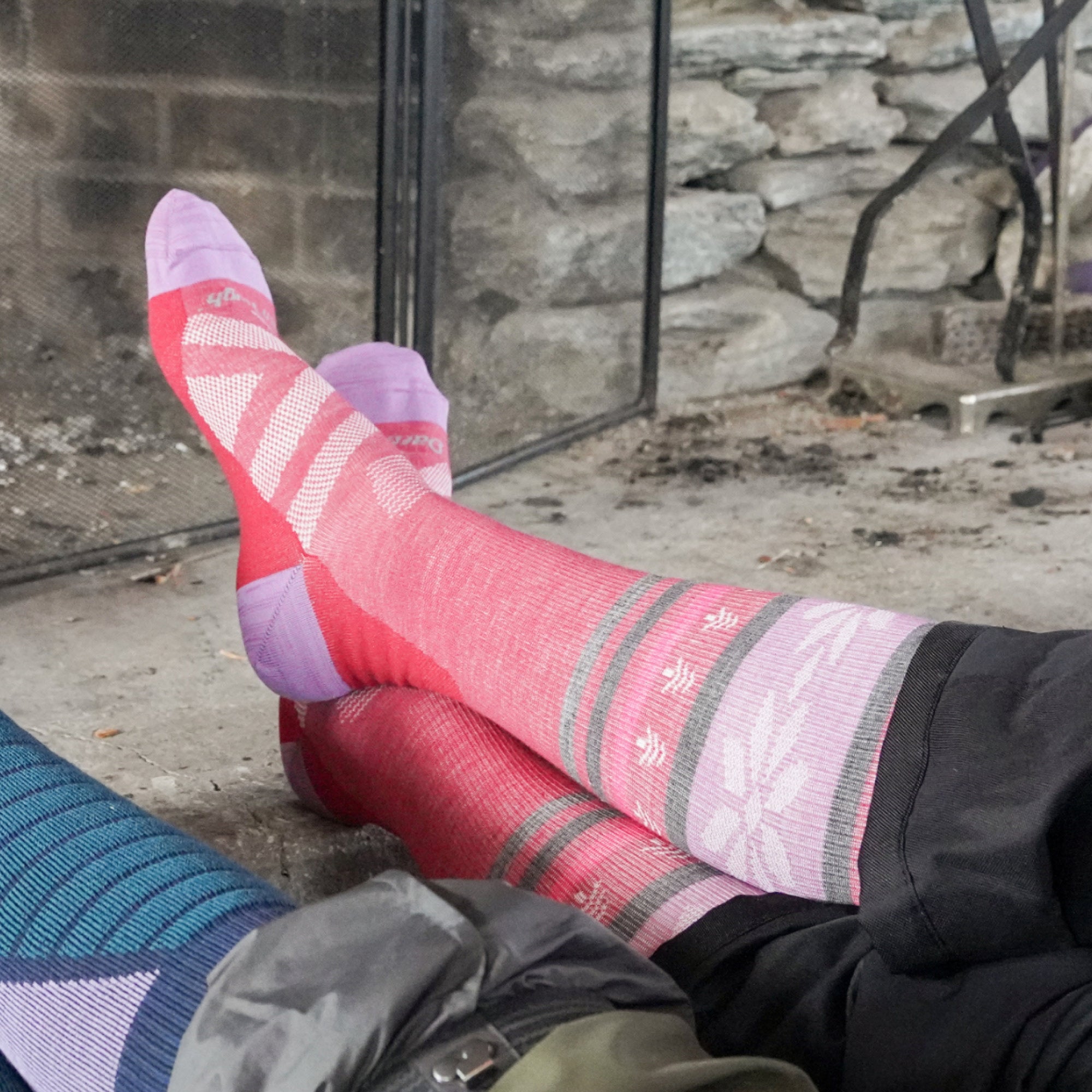 Darn Tough Merino Wool Women's Alpine Over-the-Calf Lightweight Ski & Snowboard Socks - Image 4