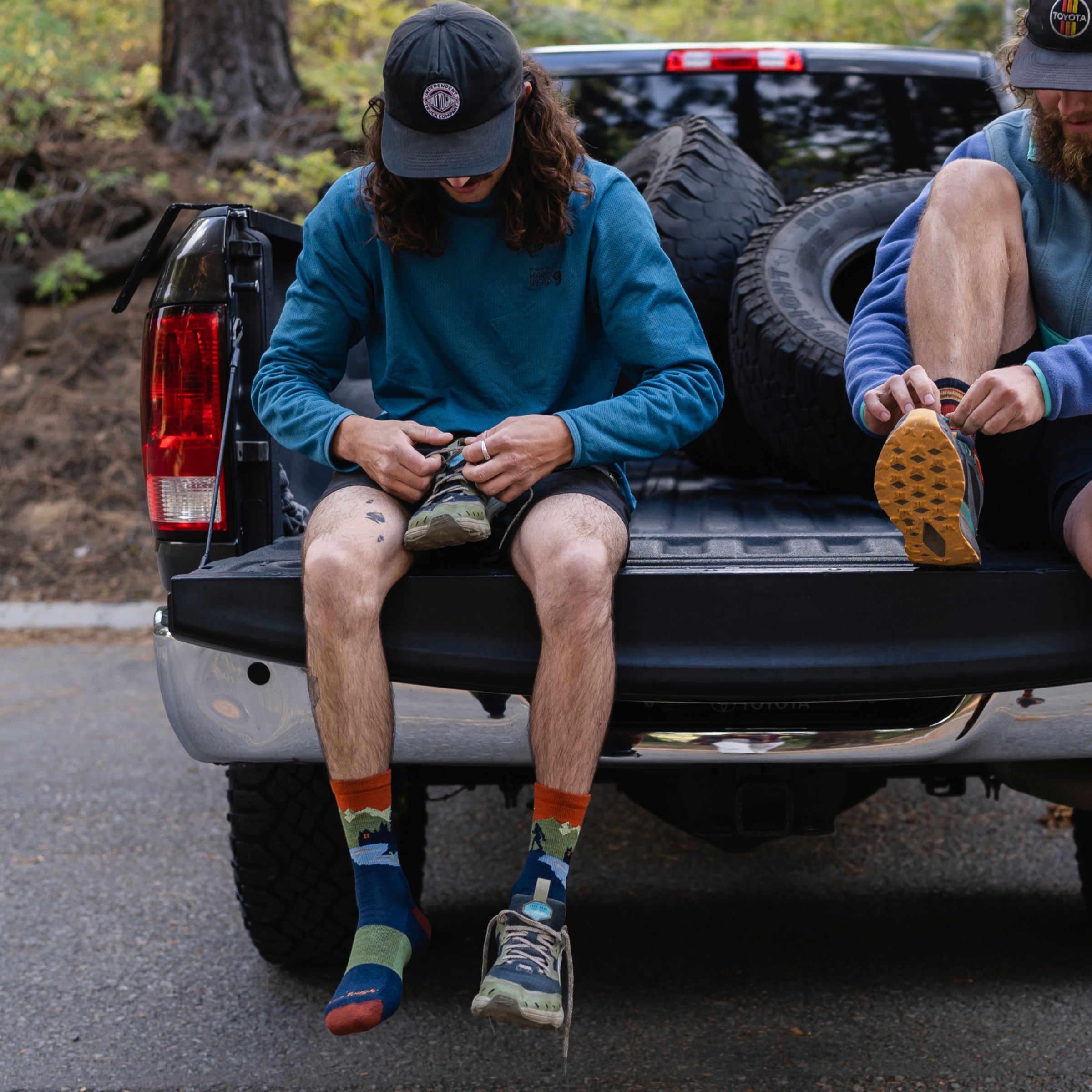 Darn Tough Merino Wool Men's Close Encounters Micro Crew Midweight Hiking Socks - Image 3