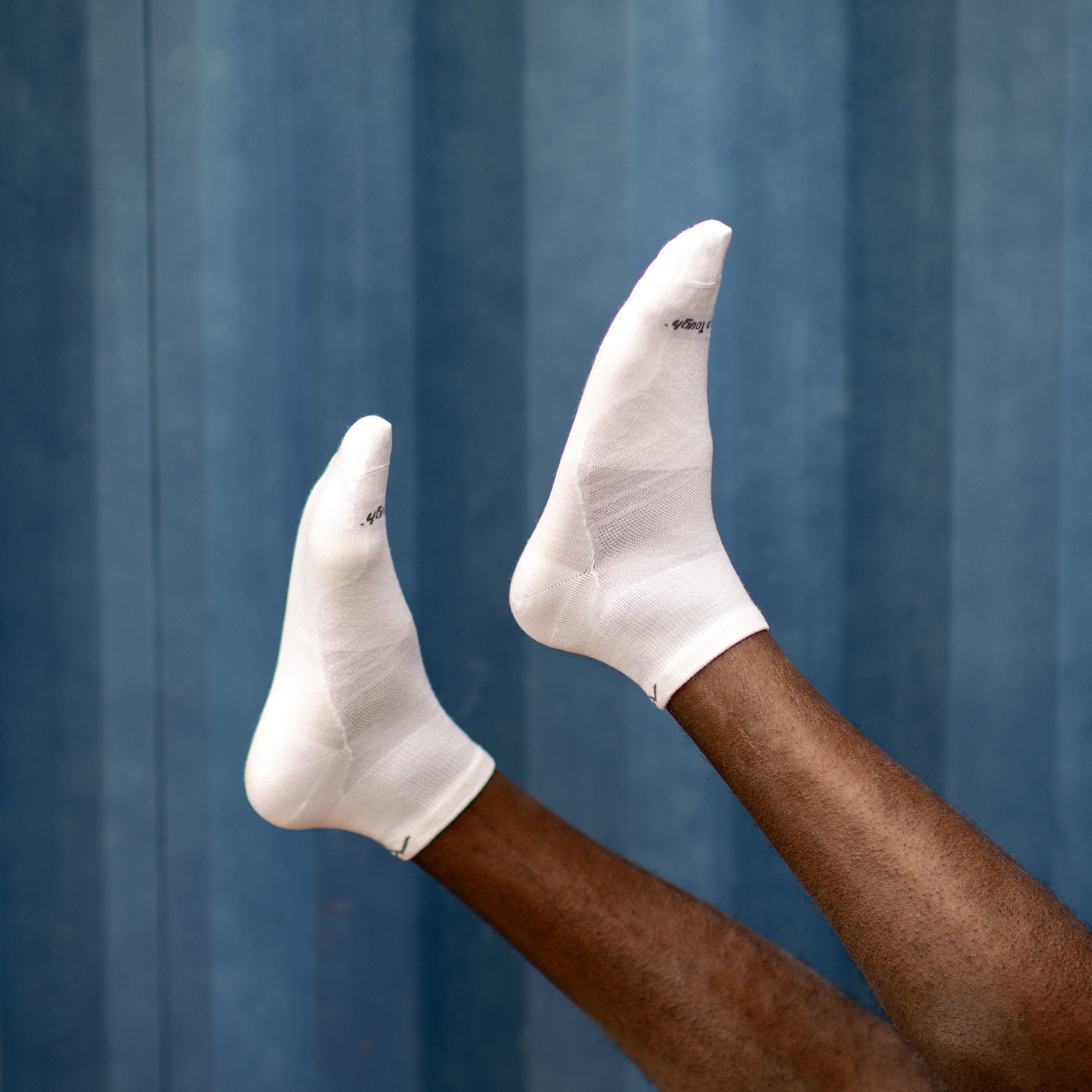 Darn Tough Merino Wool Men's Coolmax? Run Quarter Ultra-Lightweight Running Socks - Image 2